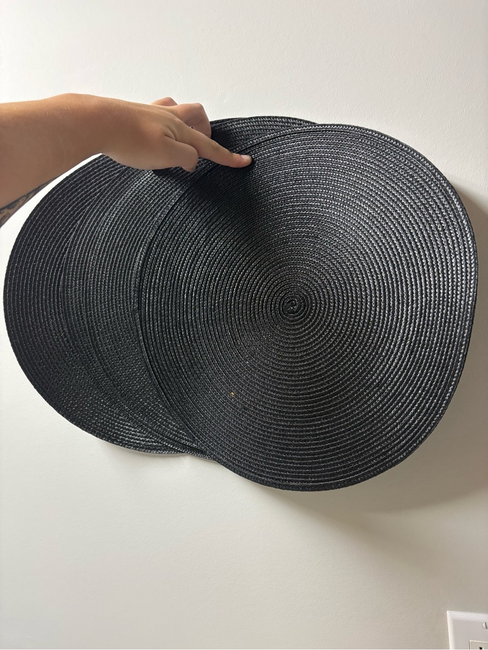 Black Woven Round Placemat -set of 4